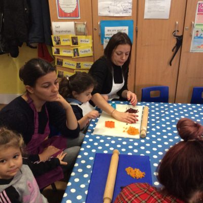 Parents-cooking-in-the-Community-Kitchen-@-St-Lukes-Community-Centre-001