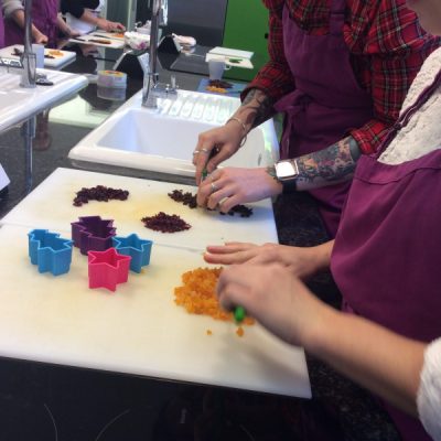 Parents-cooking-in-the-Community-Kitchen-@-St-Lukes-Community-Centre-003